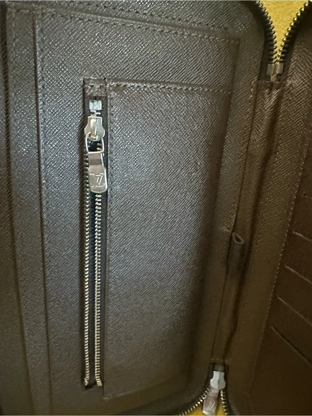 Louis Vuitton Taiga Brown Zip Around Travel Wallet - Authentic - Picture 9 of 9